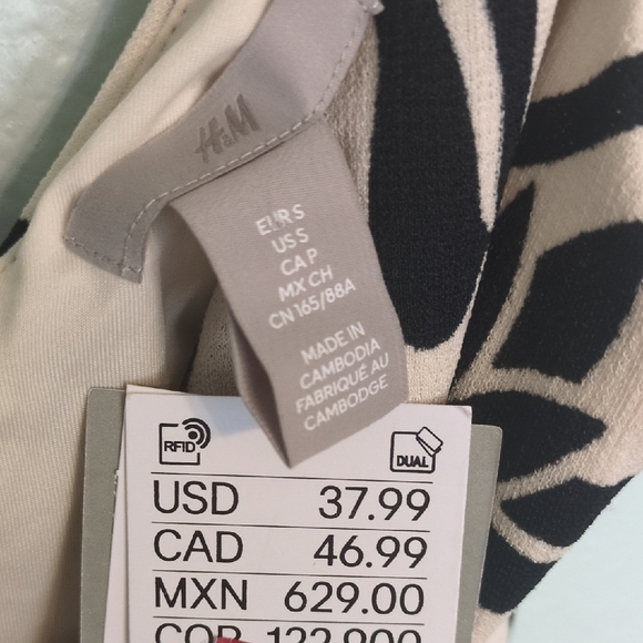 New!! H&M Black and Cream Floral Midi Dress - Picture 5 of 8